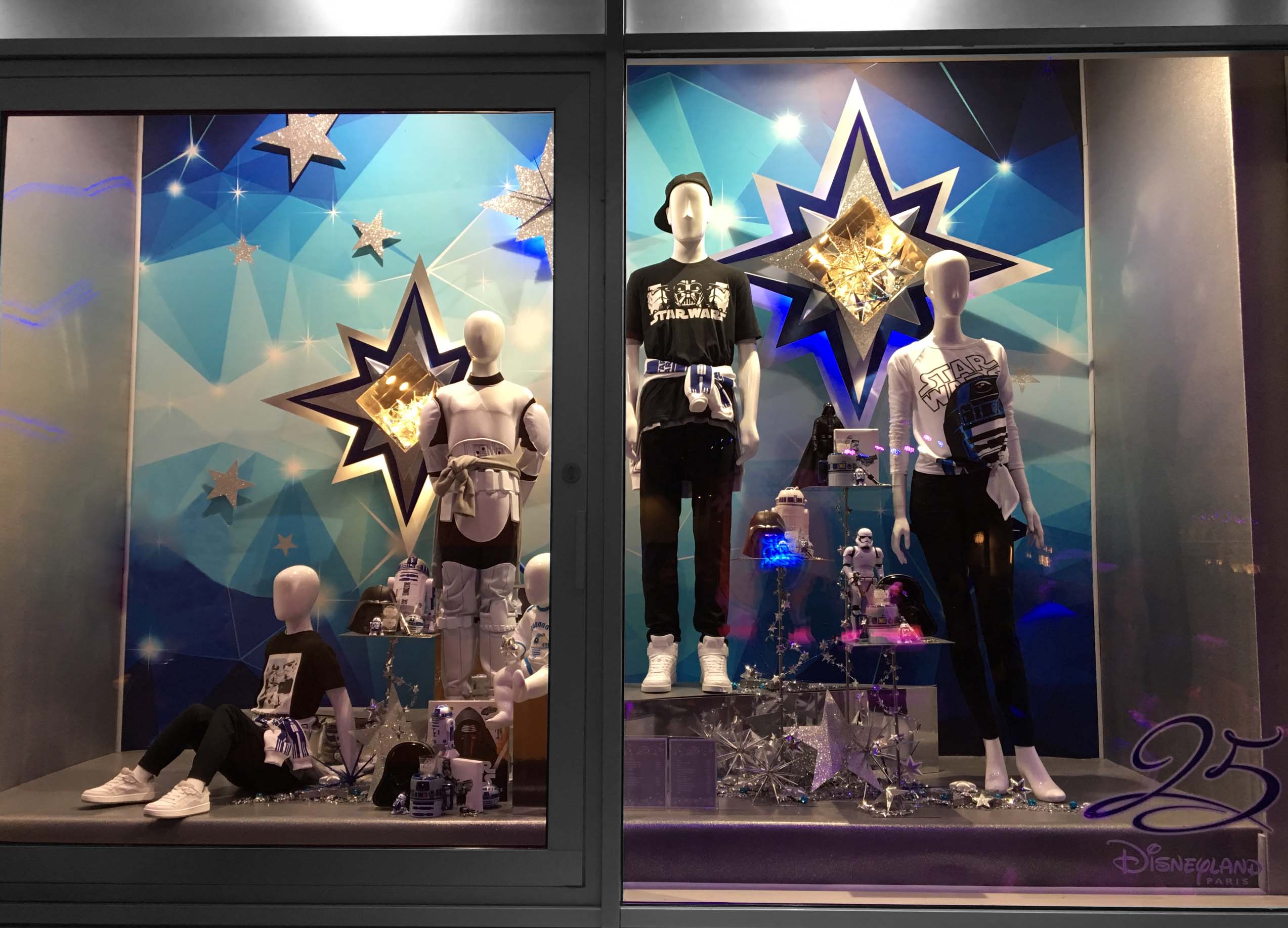 vitrine star wars sur le thème de l'étoile pour disneyland paris
