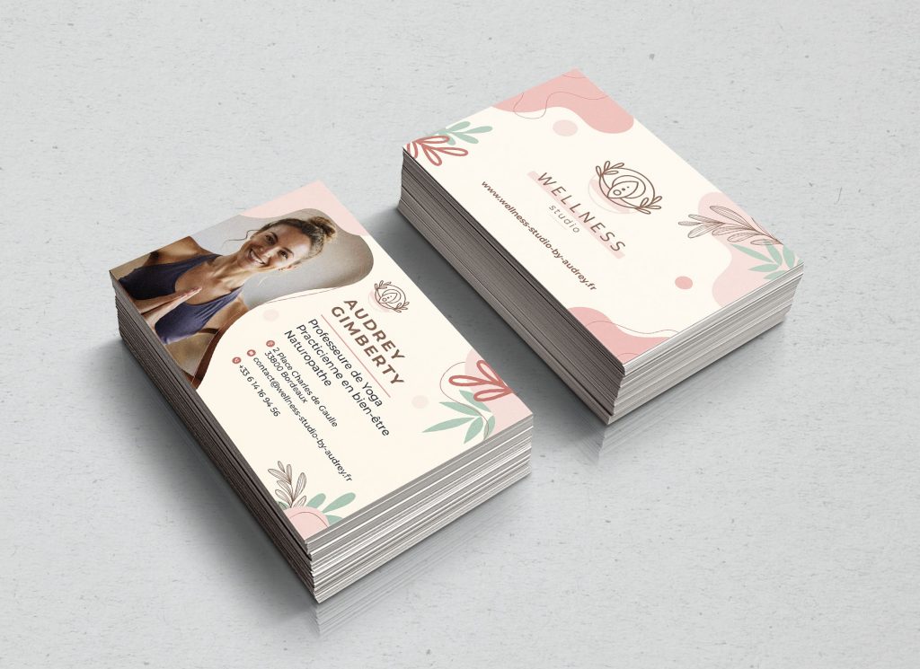 graphisme visuel d'une carte de visite d'une responsable d'une société de yoga et naturopathie