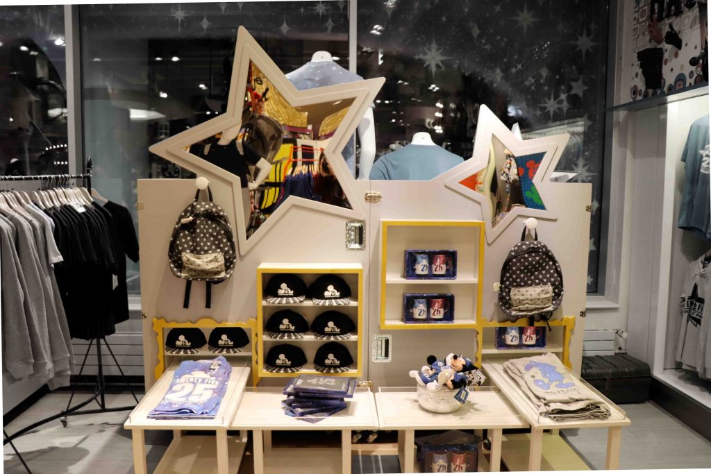 mobilier - scénographie retail - scénographie commerciale - visual merchandising - décoration d'espace de vente - boutique