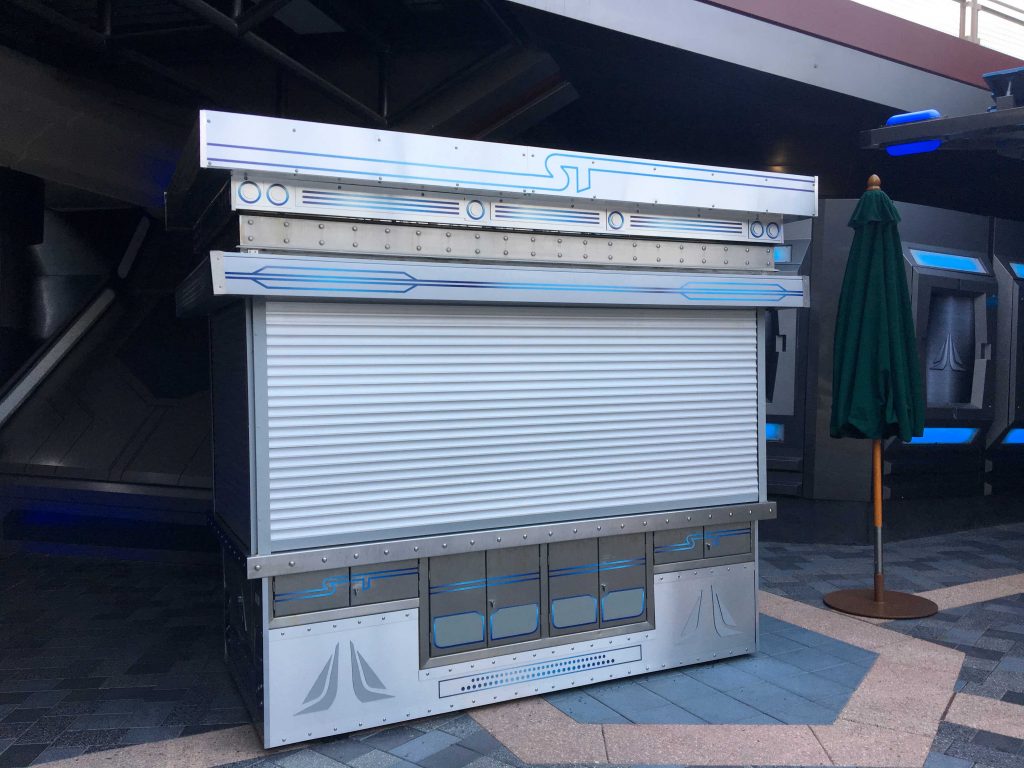 habillage ou personnalisation d'un véhicule avec des visuels décoratifs pour créer un univers futuriste