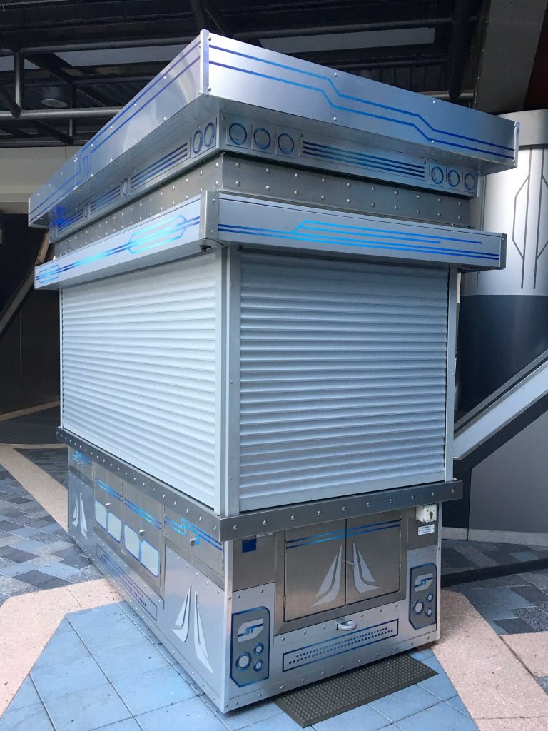 habillage ou personnalisation d'un véhicule avec des visuels décoratifs pour créer un univers futuriste