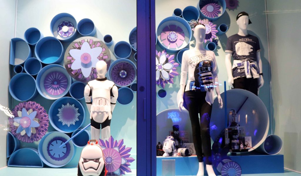 Concept graphique d'une vitrine pour la scénographie commerciale d'un magasin